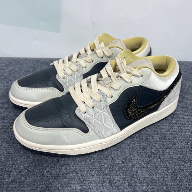 43码 95新 公价1819 二手 AJ1 low se 绸缎 低帮 黑灰