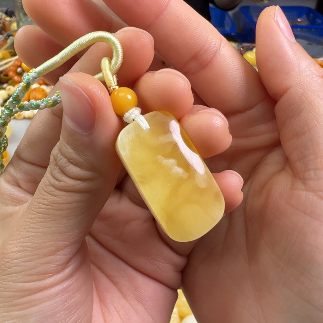 蜜蜡裸石未镶嵌蜜蜡