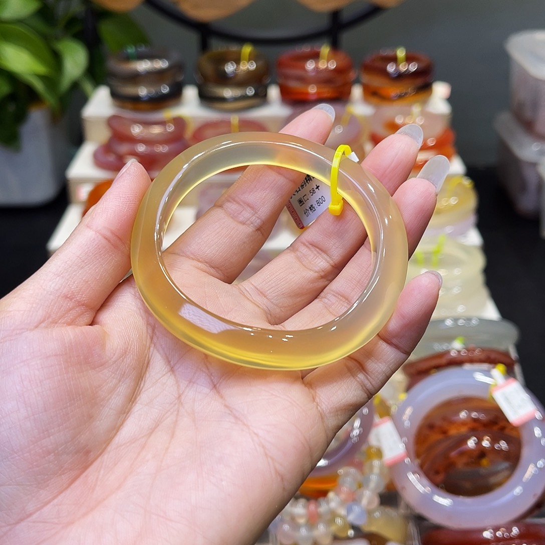 高***美玛瑙/玉髓未镶嵌手镯