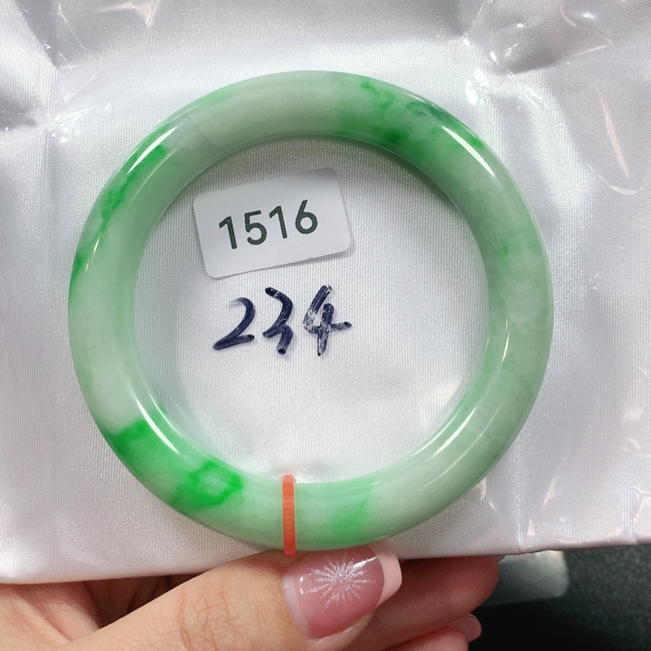 翡翠手镯未镶嵌诸**疯天然翡翠手镯5703