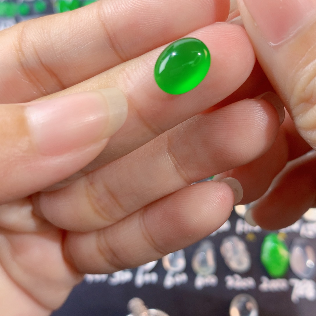 翡翠未镶嵌颈饰毕业款木那绿蛋