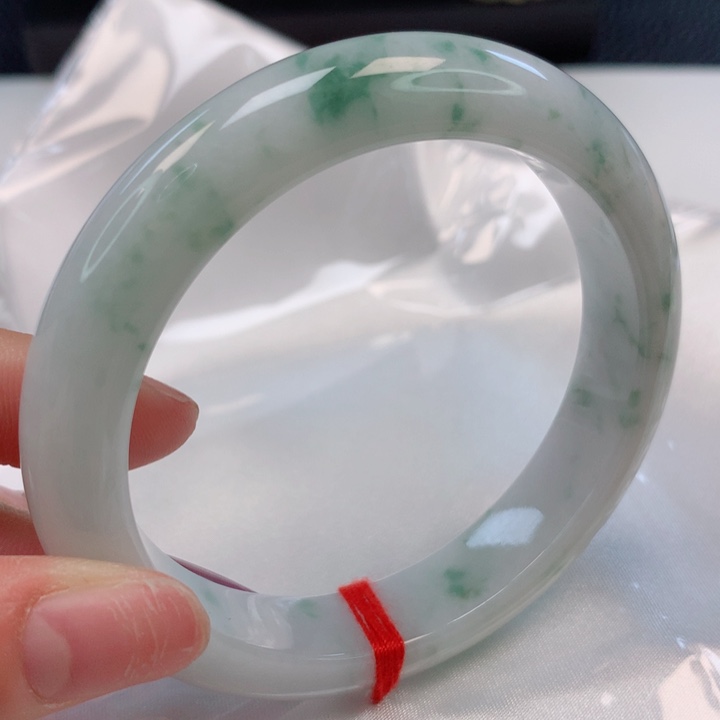 翡翠手镯未镶嵌56圈