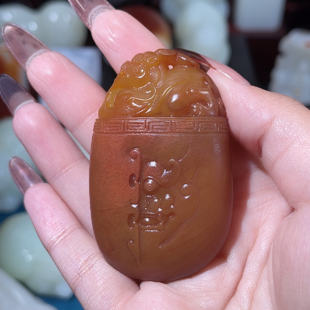 颈饰未镶嵌和田玉（糖玉）