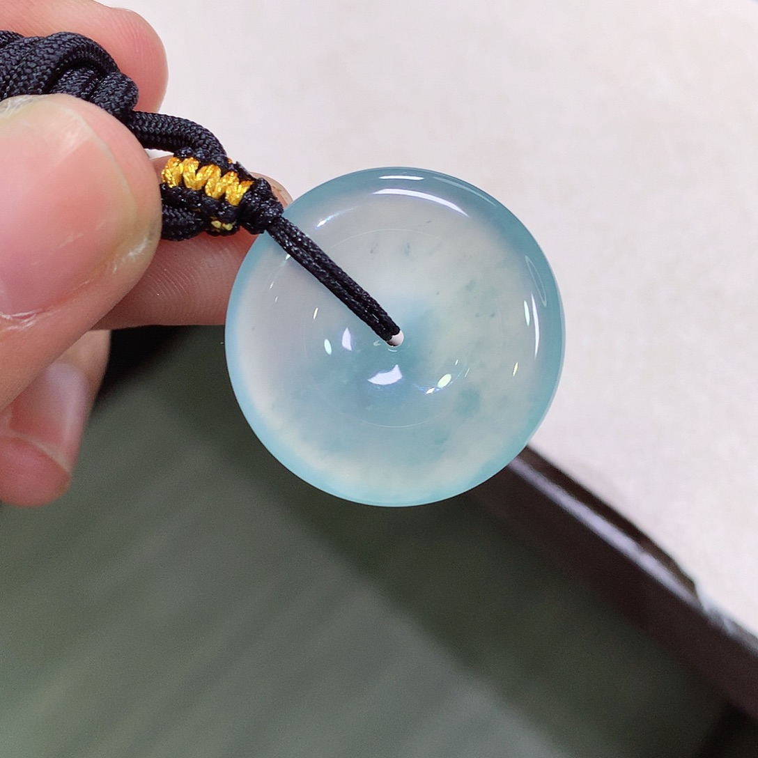 翡翠未镶嵌颈饰高冰蓝