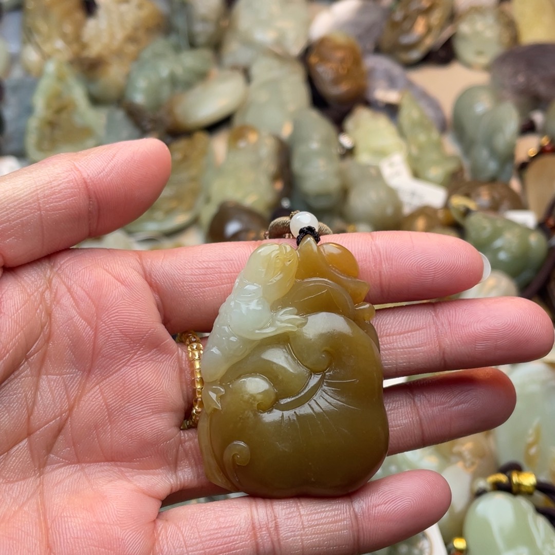 漫***季和田玉未镶嵌颈饰