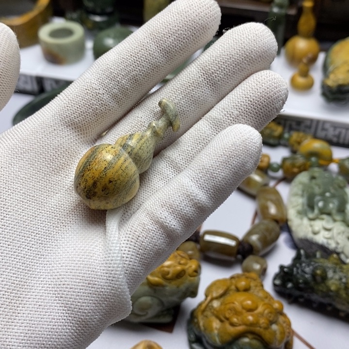 岫岩河磨玉（透闪石质玉）挂件未镶嵌