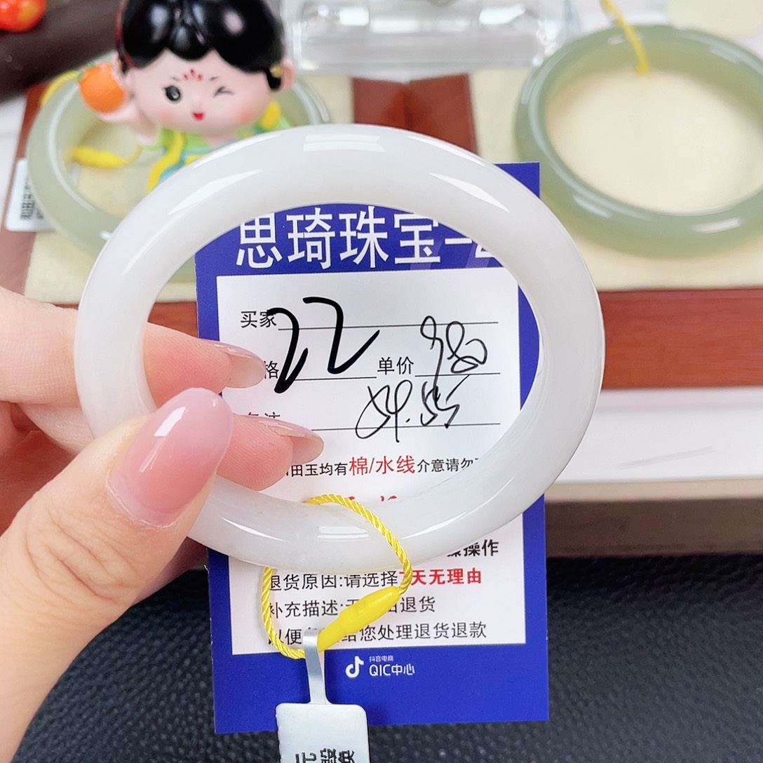 和田玉手镯未镶嵌
