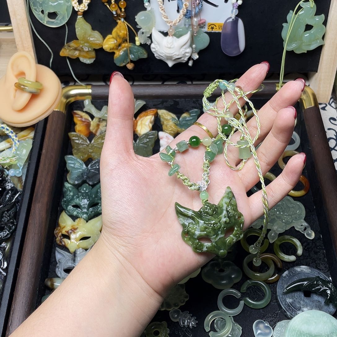 蛇纹石玉未镶嵌颈饰福利