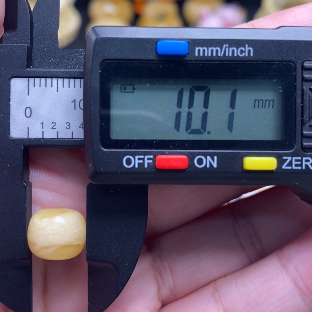 蜜蜡未镶嵌珠宝奇石