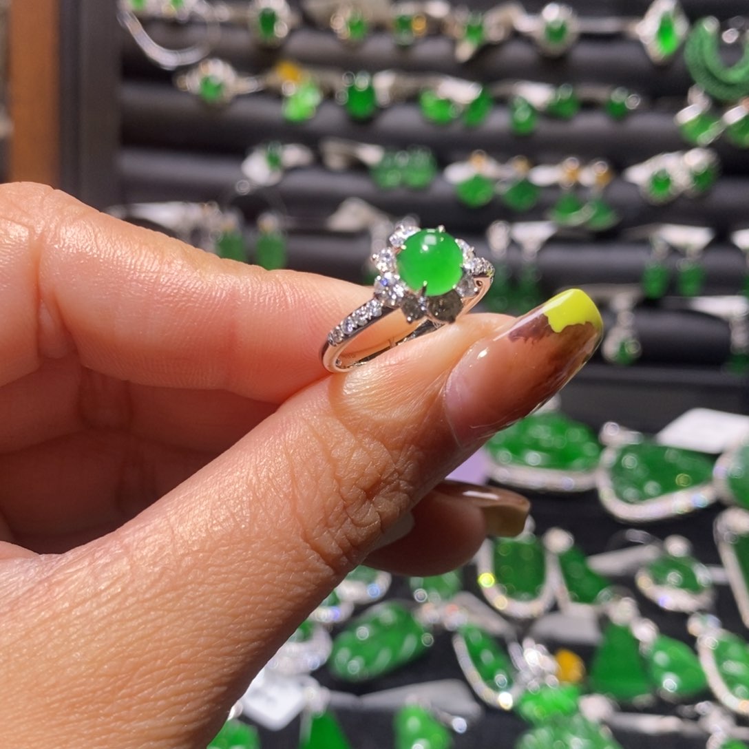 翡翠戒指18K金镶嵌蛋面戒指