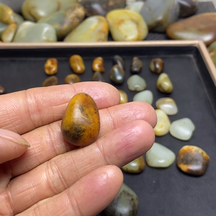 诗***方和田玉（糖玉）未镶嵌珠宝奇石