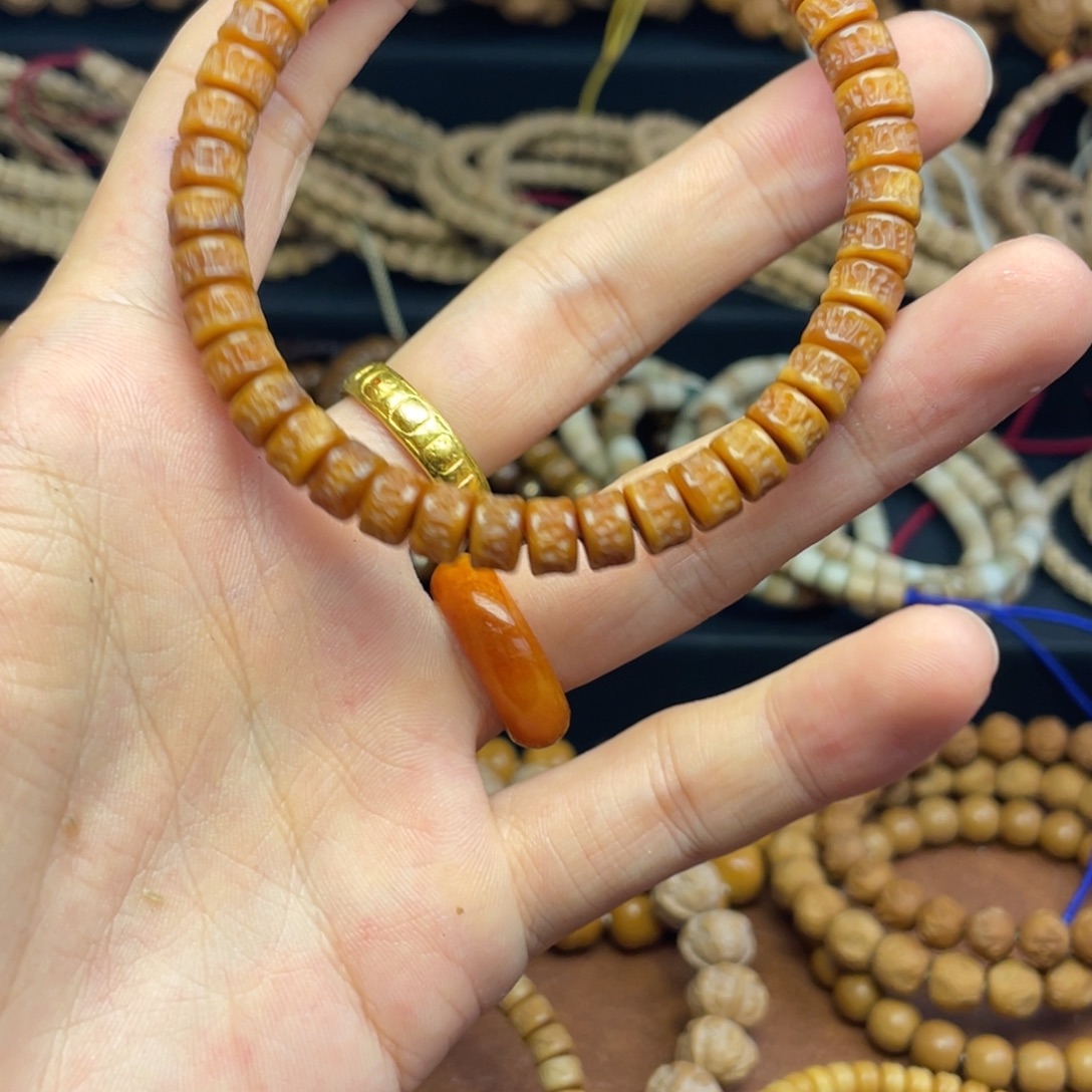 揪***）吊坠猴头核桃手串