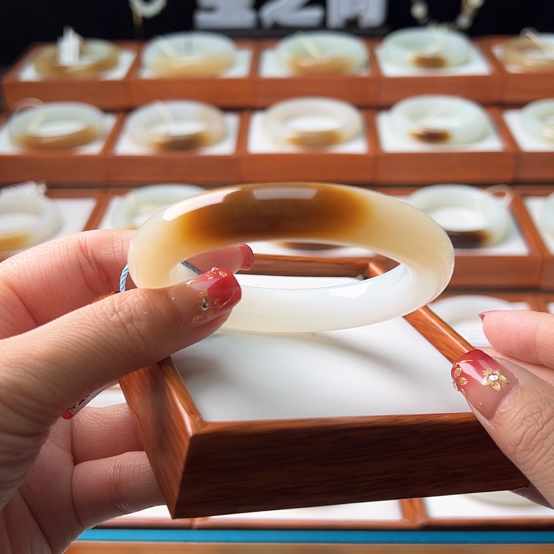 和田玉手镯未镶嵌58