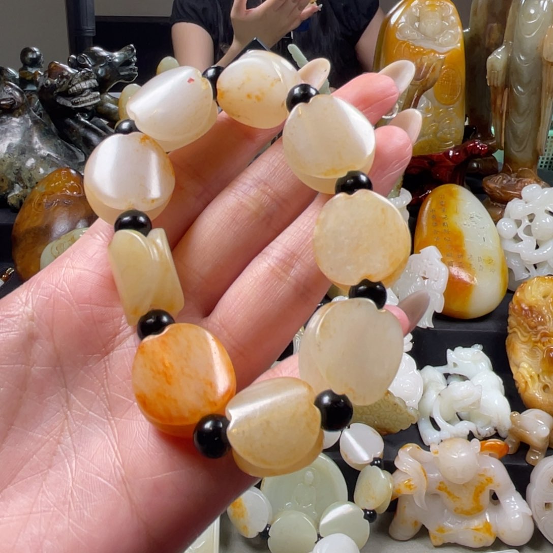 用***8和田玉未镶嵌挂件