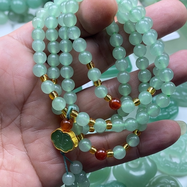 东陵石颈饰未镶嵌