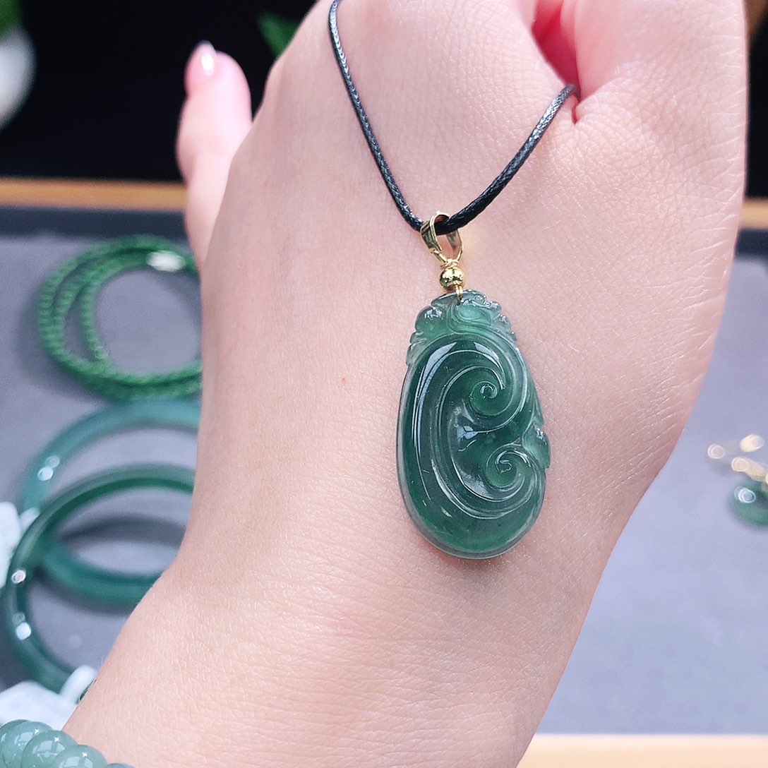 翡翠手镯（圆镯）未镶嵌