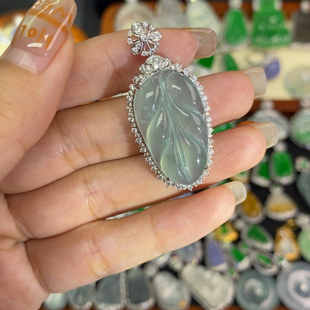 翡翠未镶嵌颈饰A货翡翠