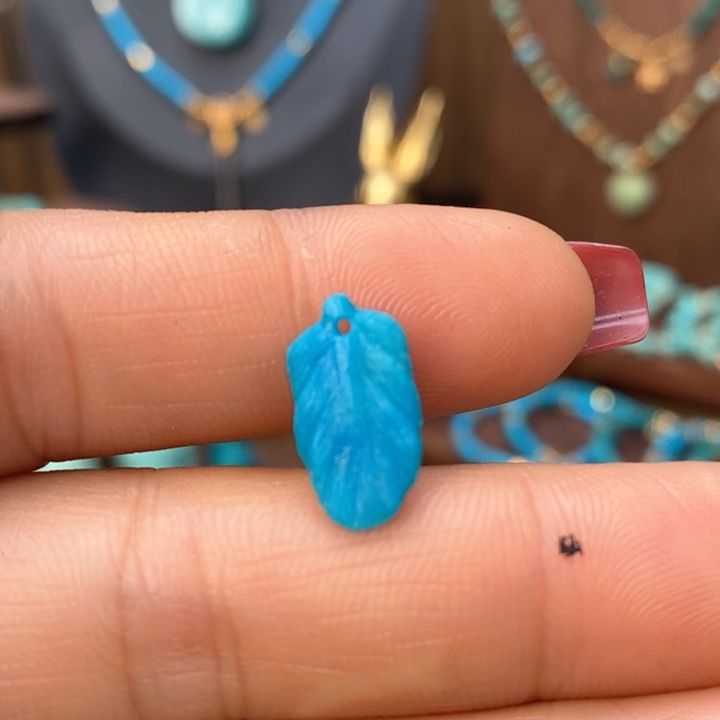 绿松石吊坠(不含链)未镶嵌玉化蓝羽毛