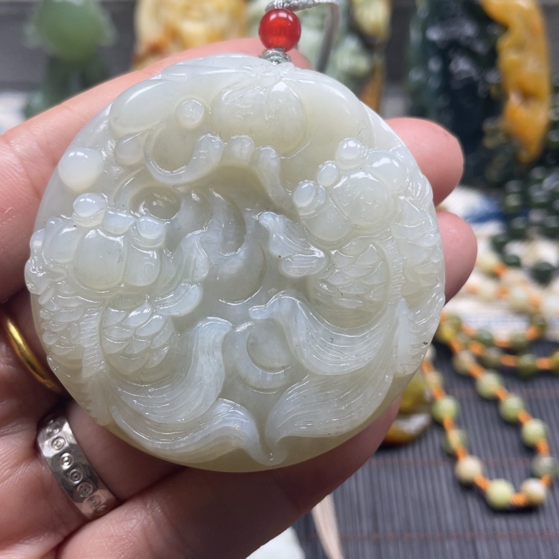 蛇纹石玉颈饰未镶嵌吊坠
