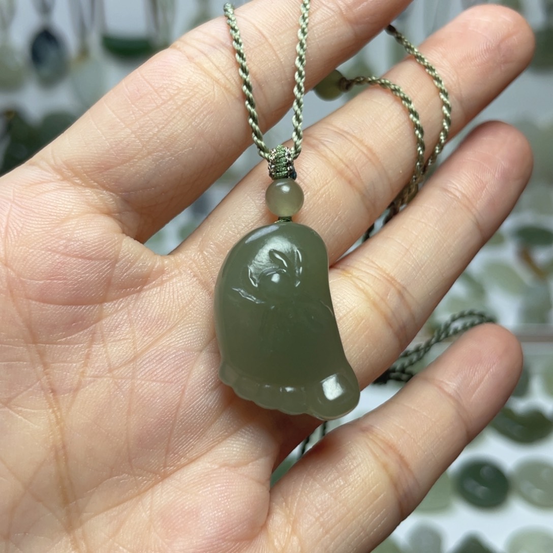 颈饰未镶嵌和田玉（翠青玉）