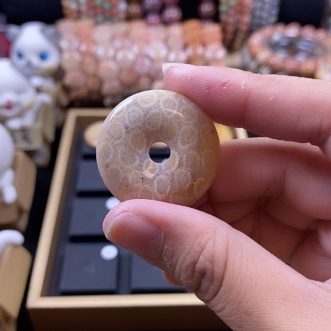 未镶嵌平安扣 配顶珠和绳子硅化珊瑚（珊瑚玉）4