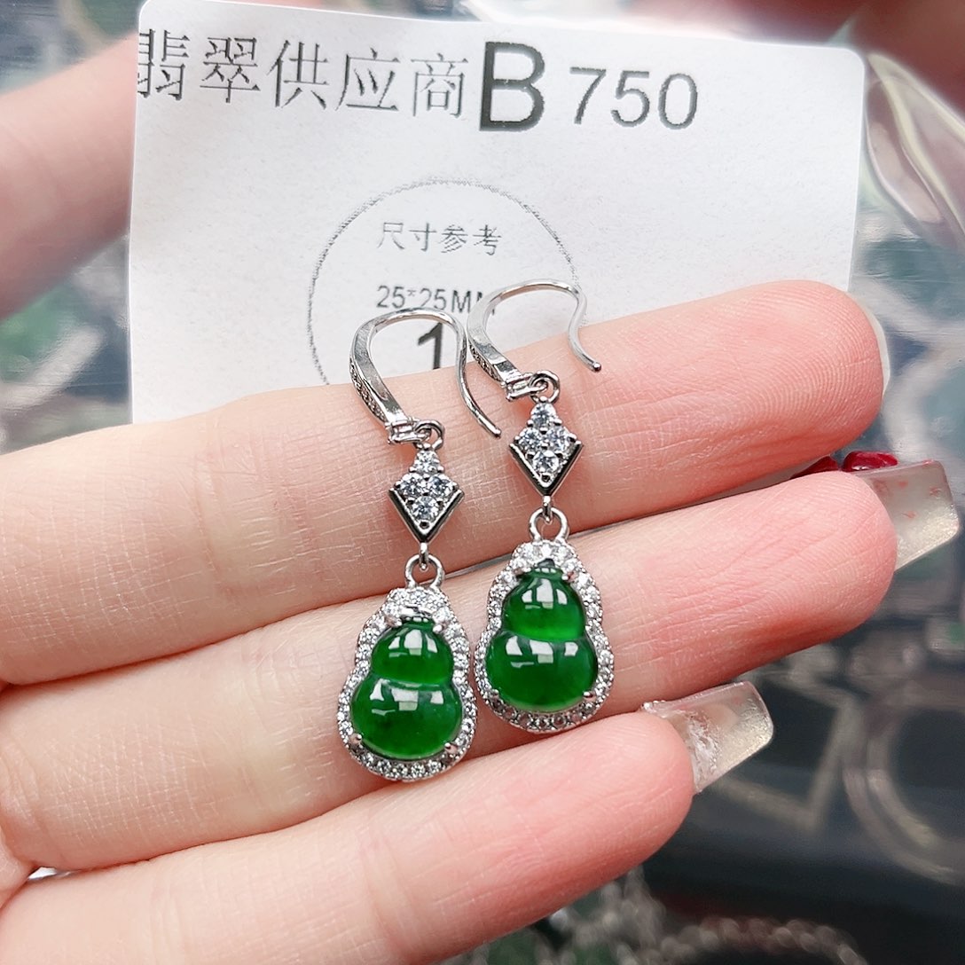 翡翠颈饰未镶嵌翡翠750