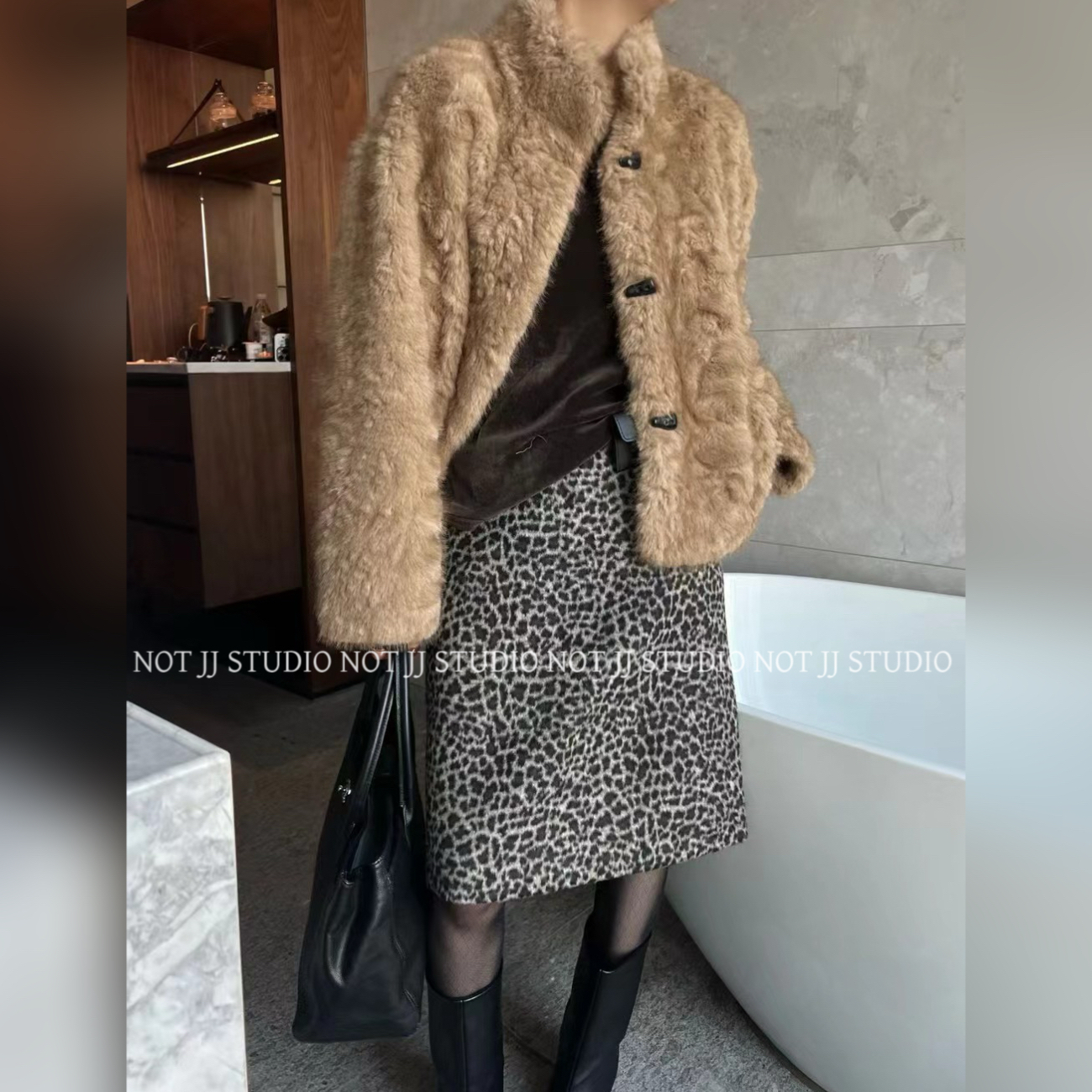 不是JIANJIAN【贵气女王】温柔复古牛角扣环保皮毛一体御寒毛外套