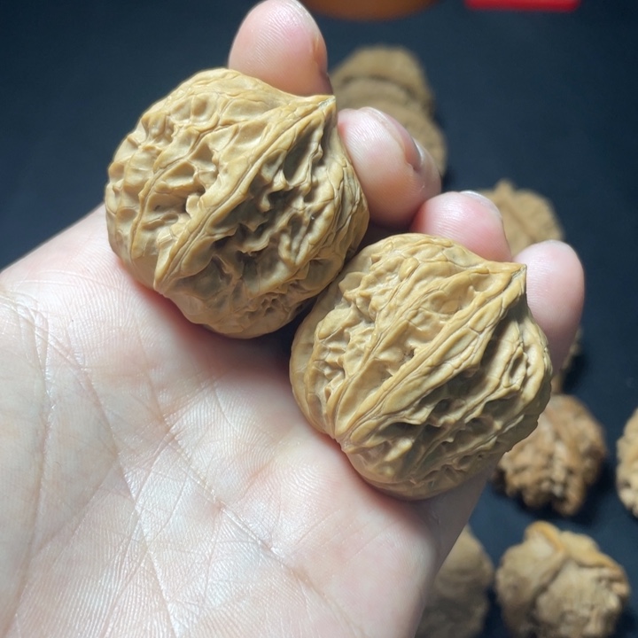 文玩核桃把件野生老树鸡心32.5mm