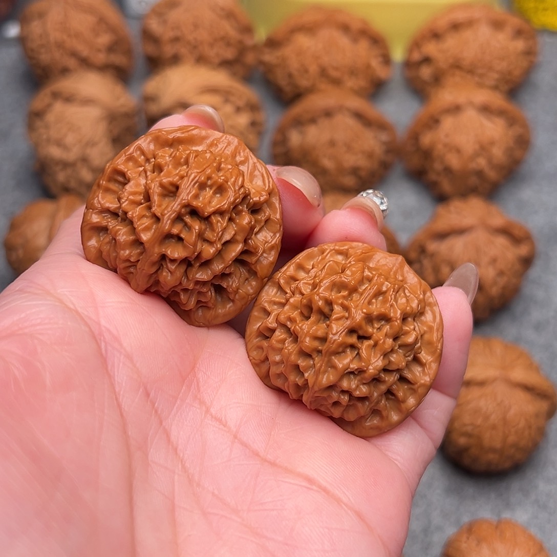 把件文玩核桃漂*瓶精品野生秦闷狮子头35+全品