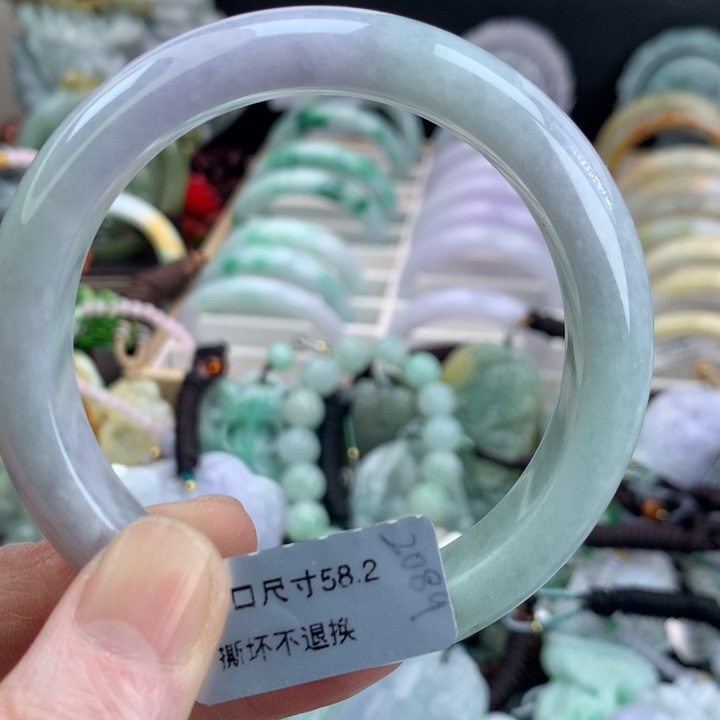 翡翠手镯未镶嵌吊坠