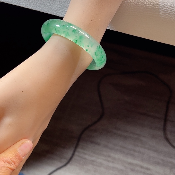 石英质玉手镯未镶嵌清*