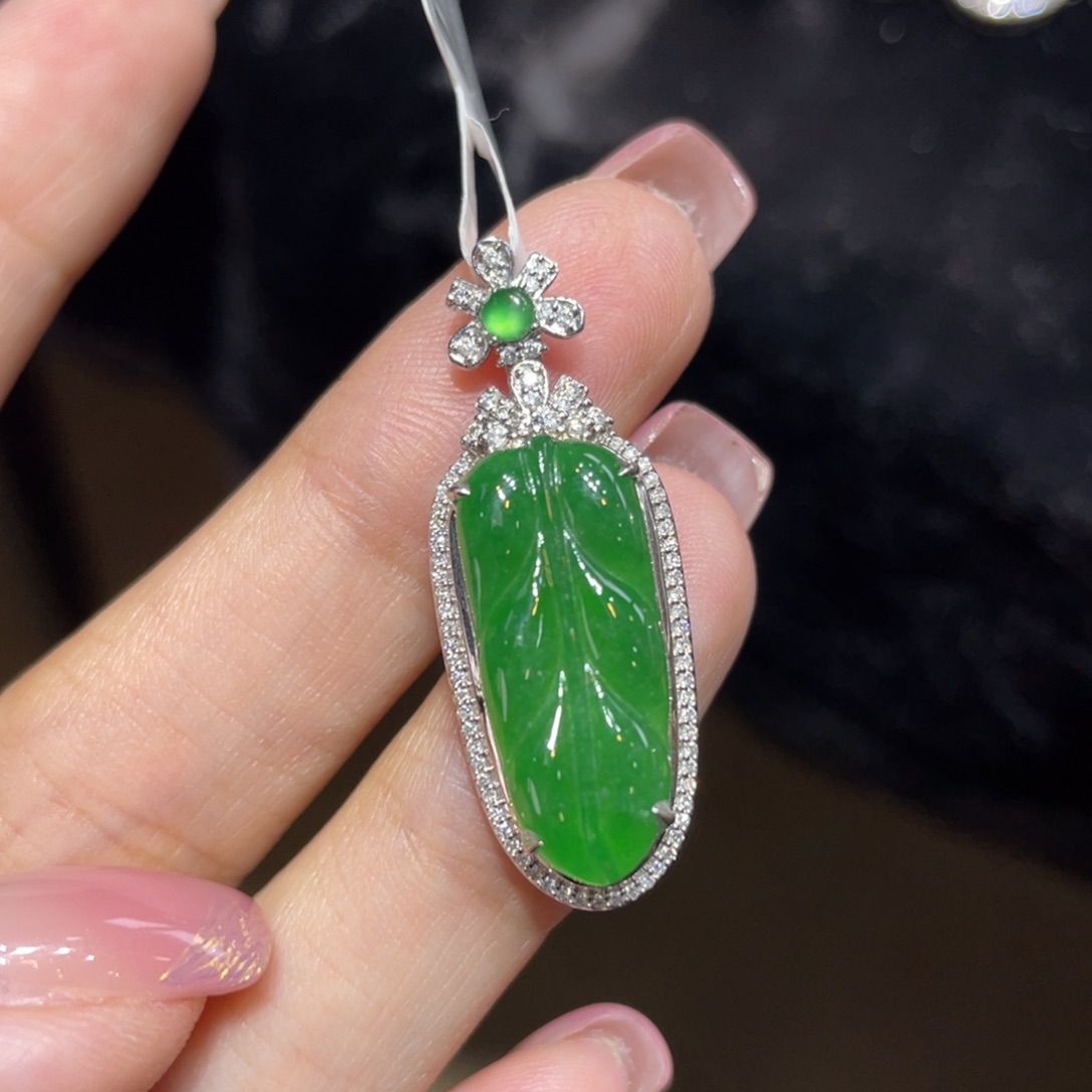 翡翠18K金镶嵌颈饰天然缅甸翡翠