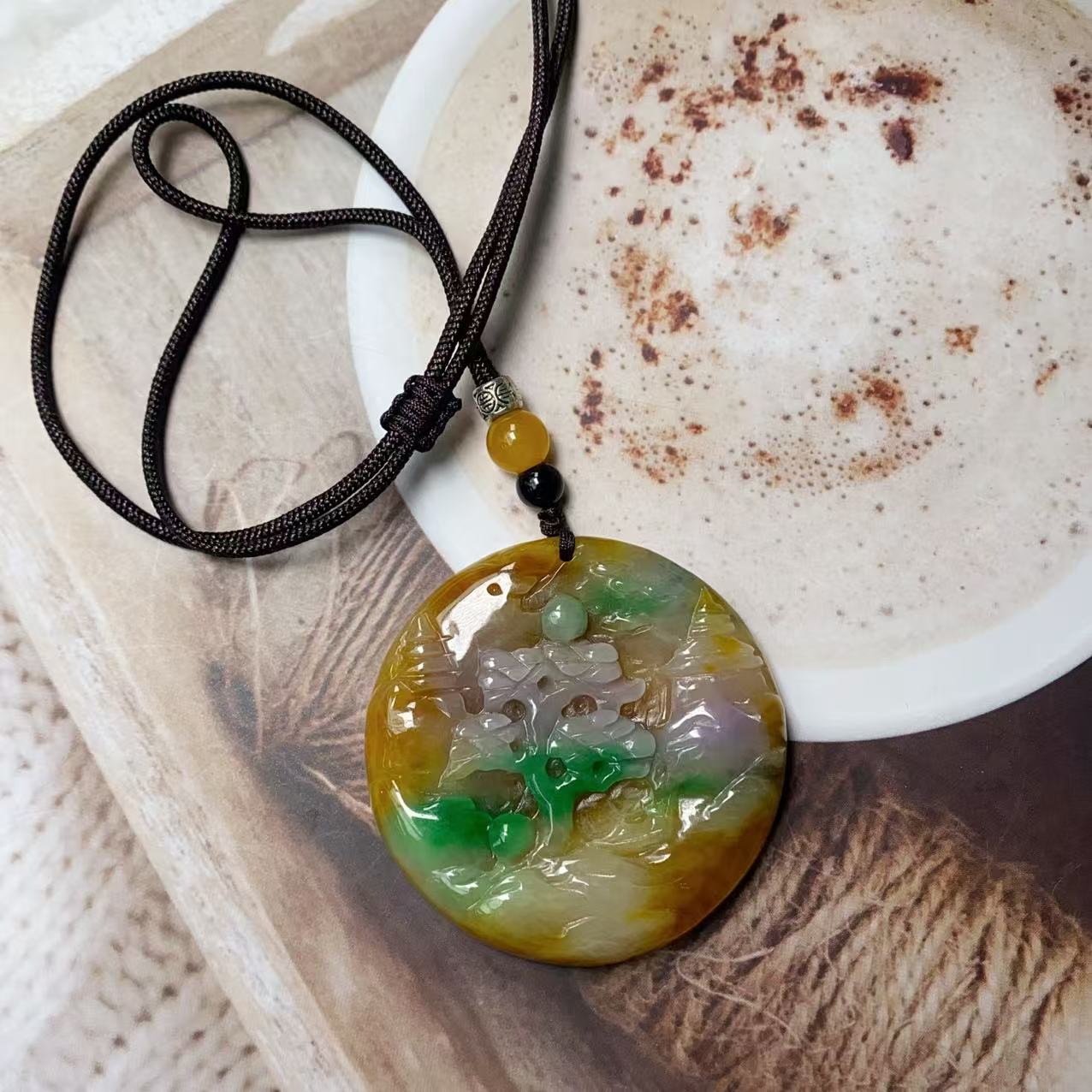 B1391黄加绿圆山水牌吊坠
