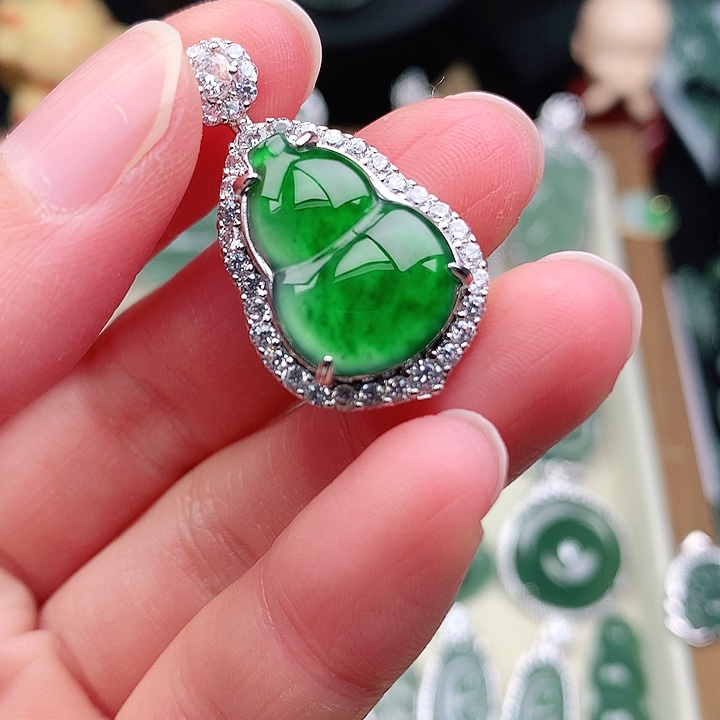 颈饰未镶嵌翡翠吊坠