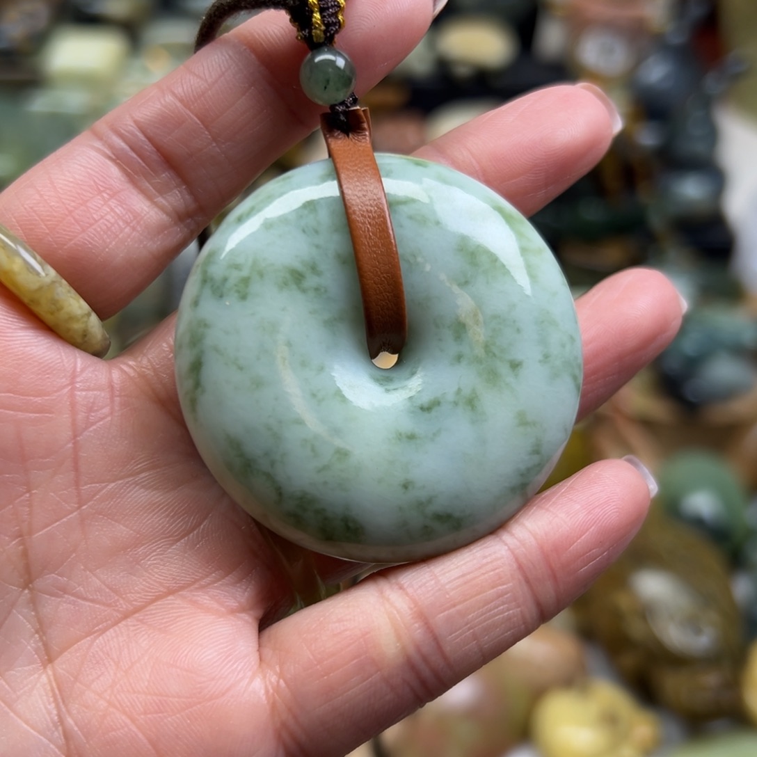 岫玉未镶嵌颈饰翠花料大扣子