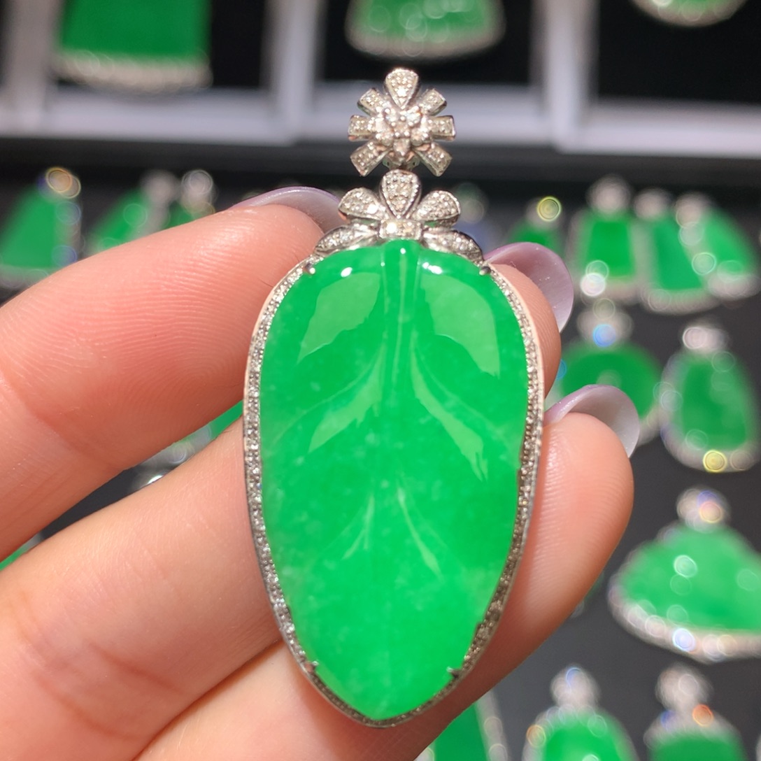 翡翠颈饰18K金镶嵌翡翠