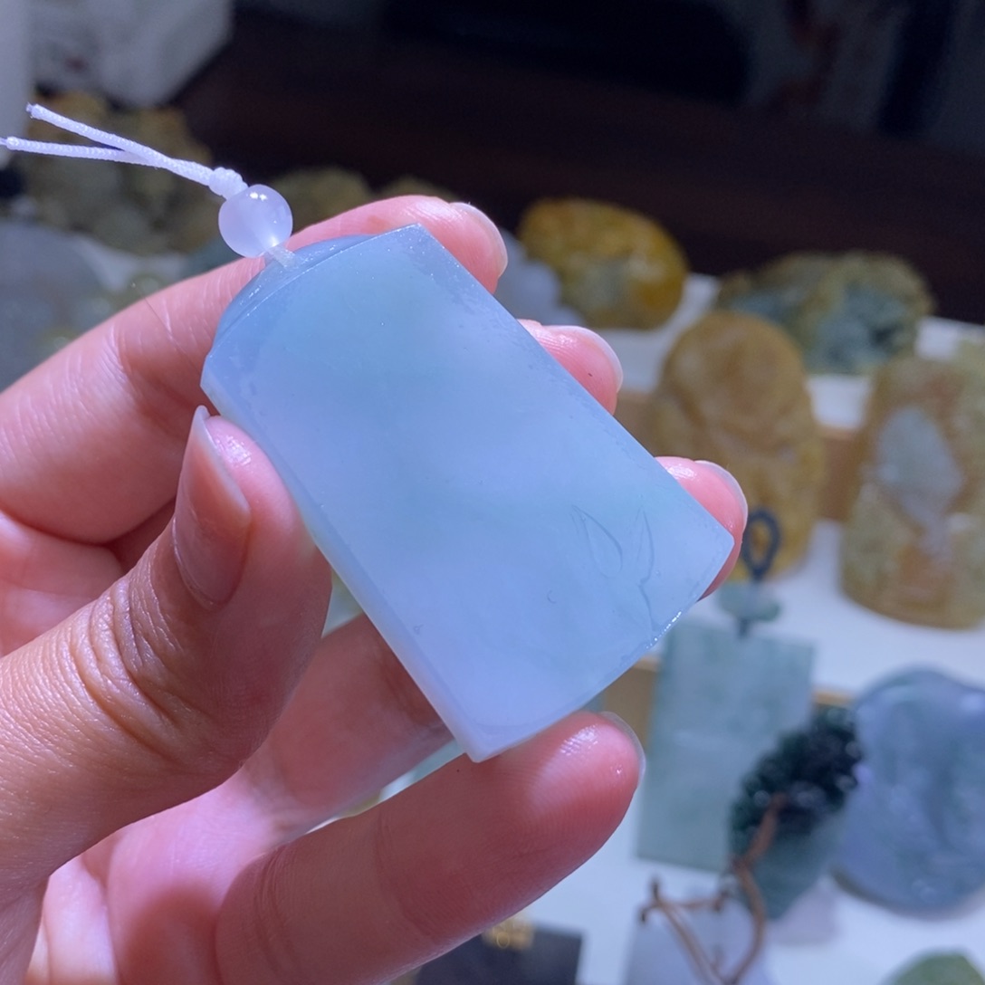 定制翡翠未镶嵌V**8无事牌