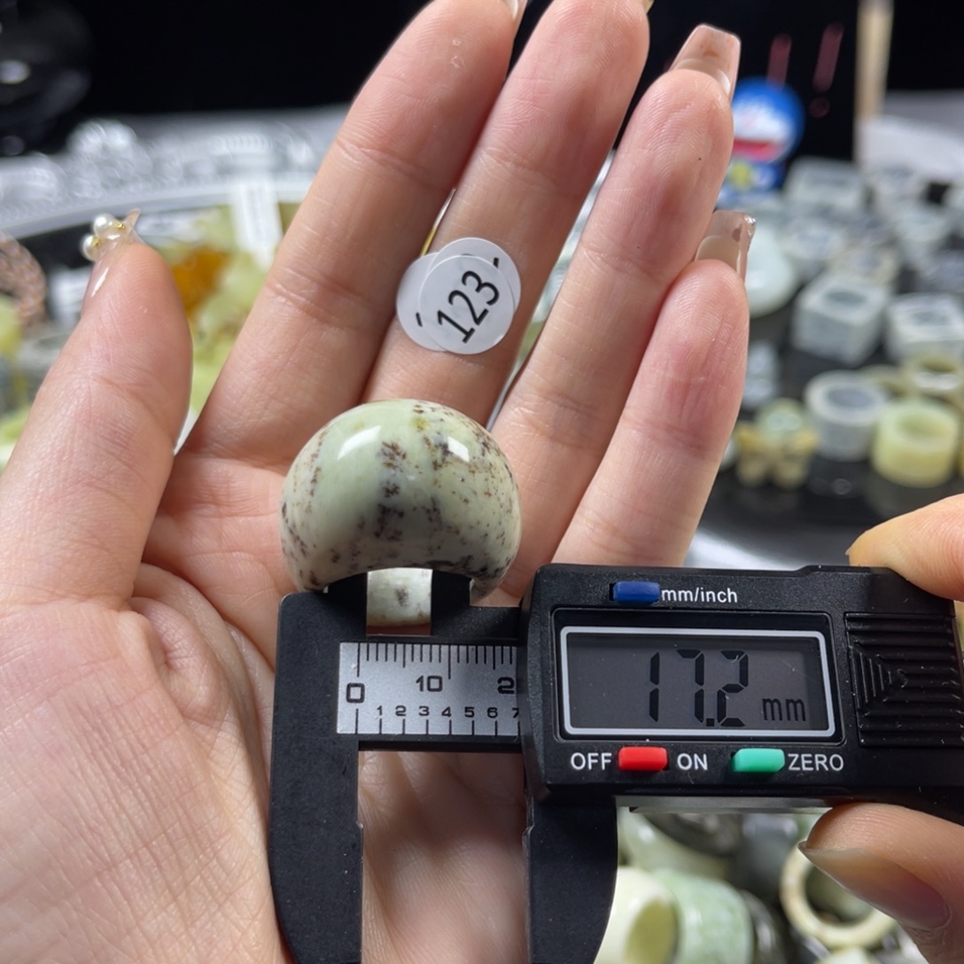 蛇纹石玉未镶嵌戒指