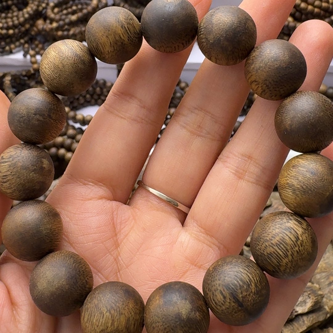 强***。沉香碎屑沉香沉香乌身老料1.5 19克