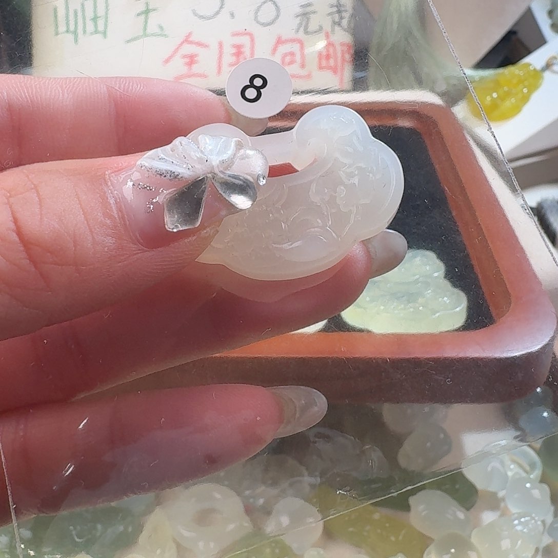 蛇纹石玉颈饰合金精美礼品