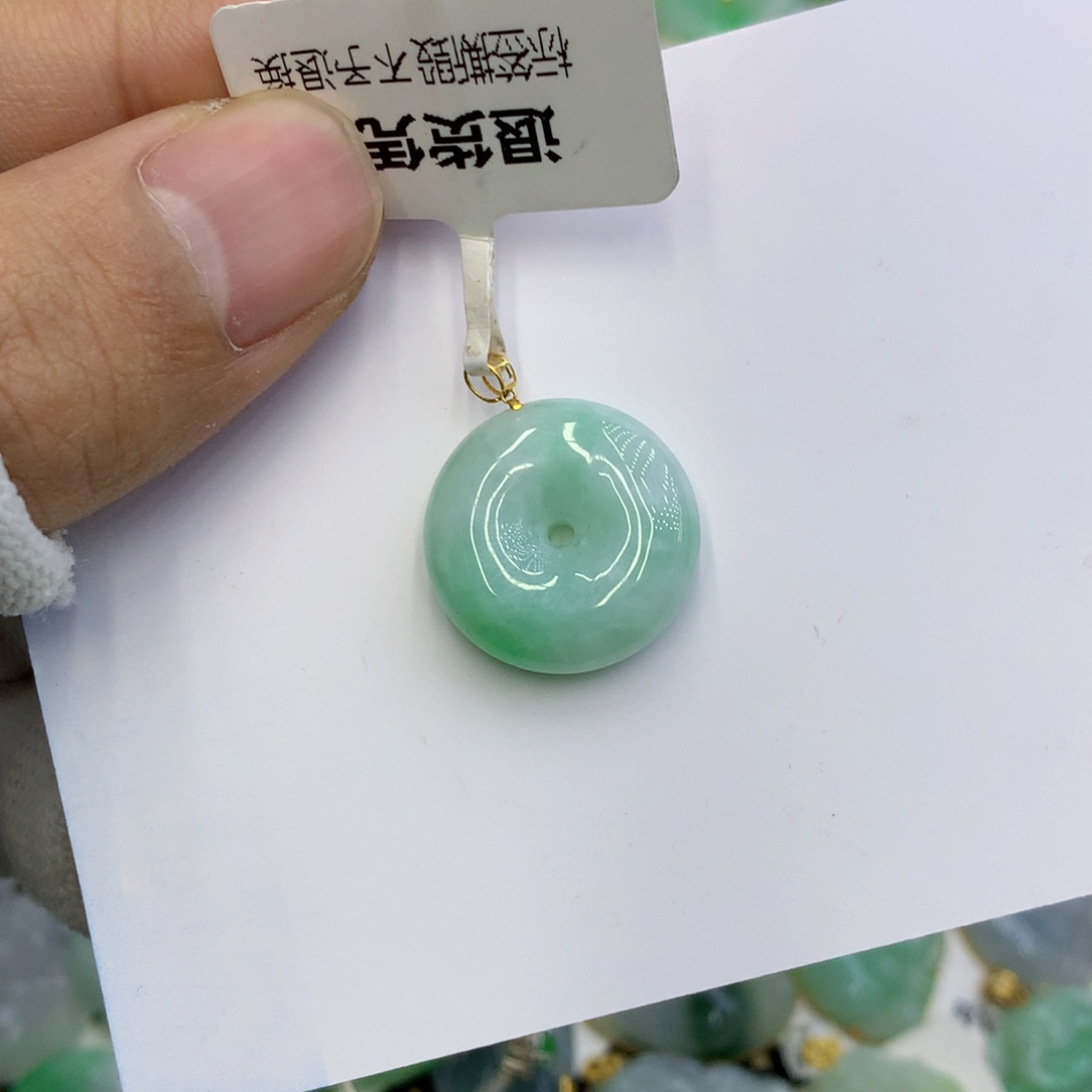 翡翠颈饰18K金镶嵌翡翠