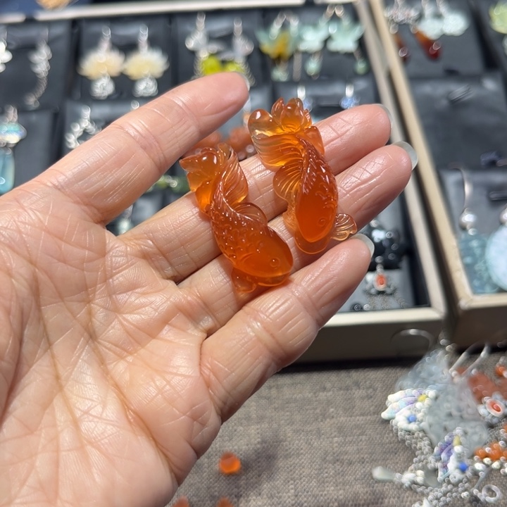 健***丽蛇纹石玉未镶嵌耳饰