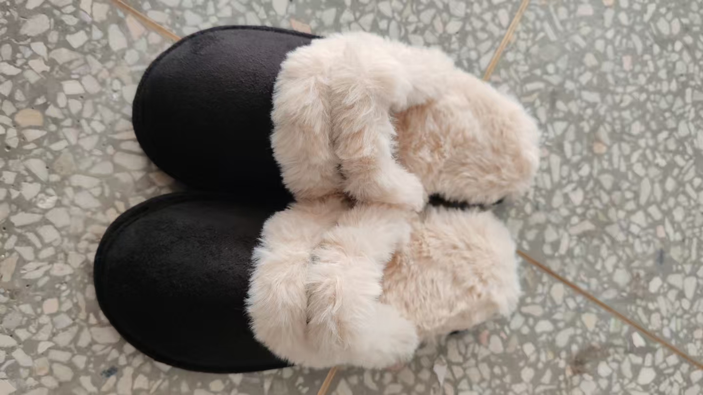 《兵哥外贸》3楼黑色麓皮仿兔兔绒拖鞋 发1双