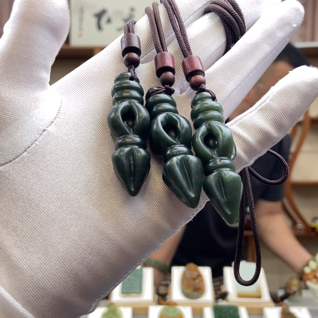 和田玉未镶嵌颈饰降魔杵（多样性发一件