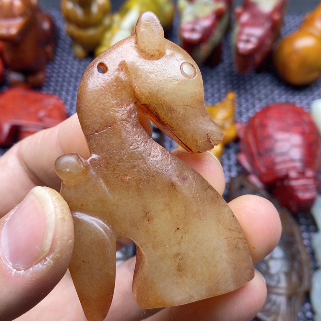 蛇纹石玉颈饰未镶嵌