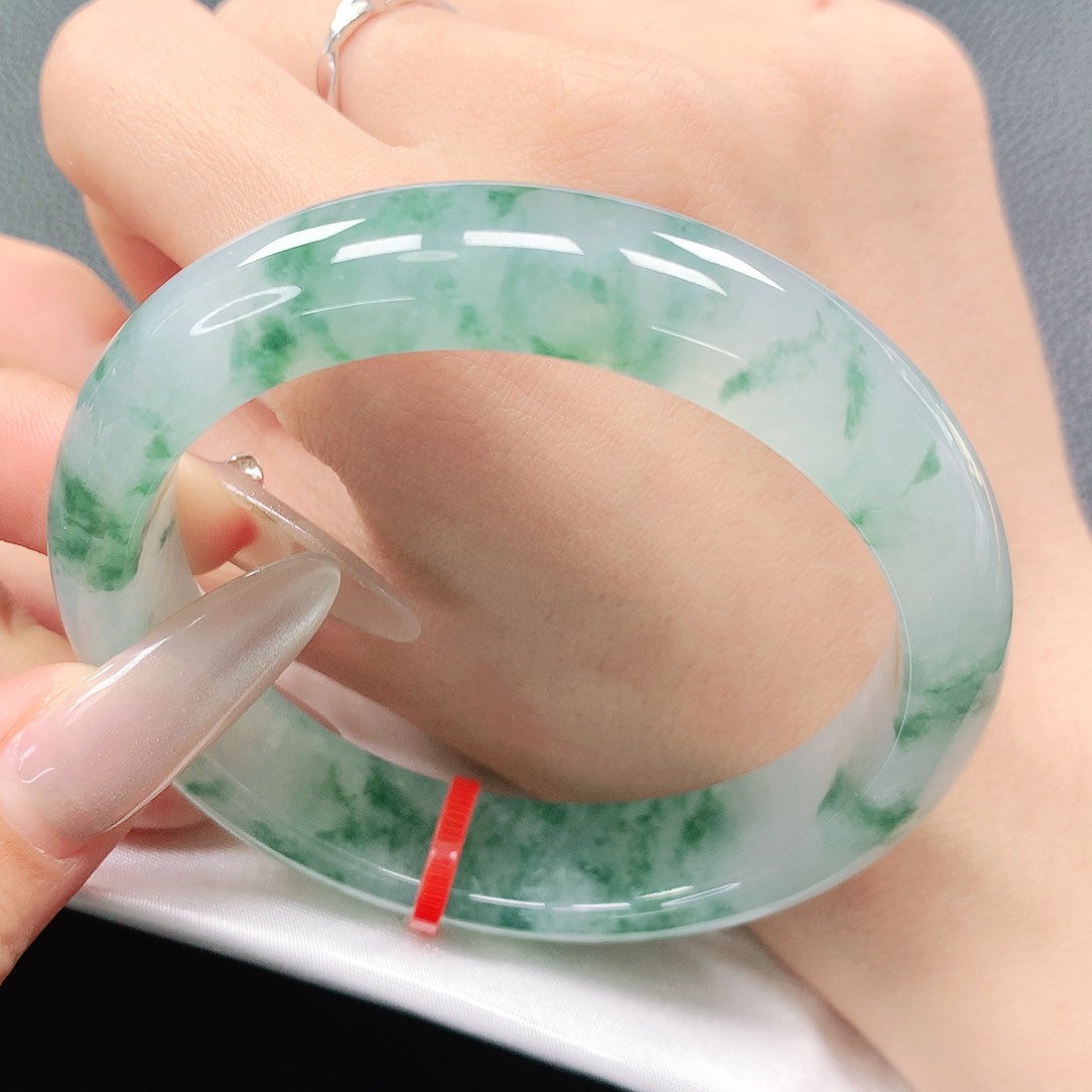 翡翠手镯未镶嵌57圈