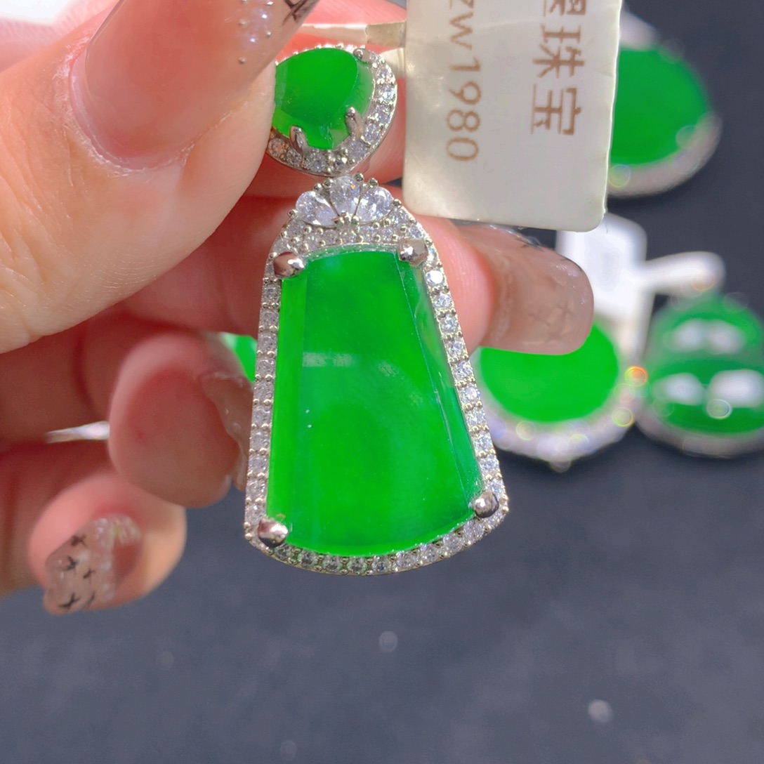 翡翠颈饰银S925镶嵌111111111