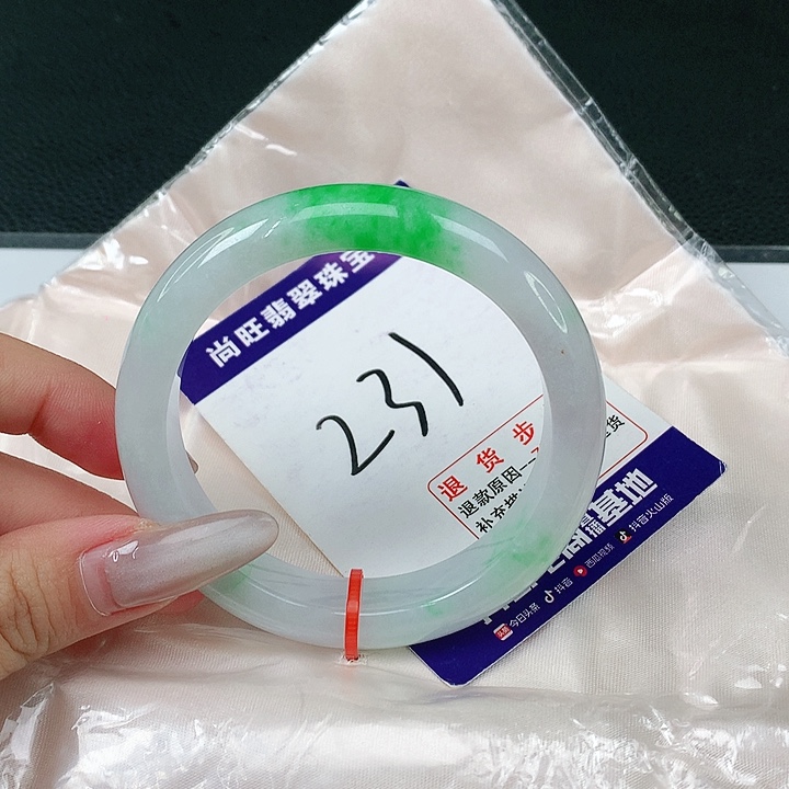 翡翠手镯未镶嵌翡翠12