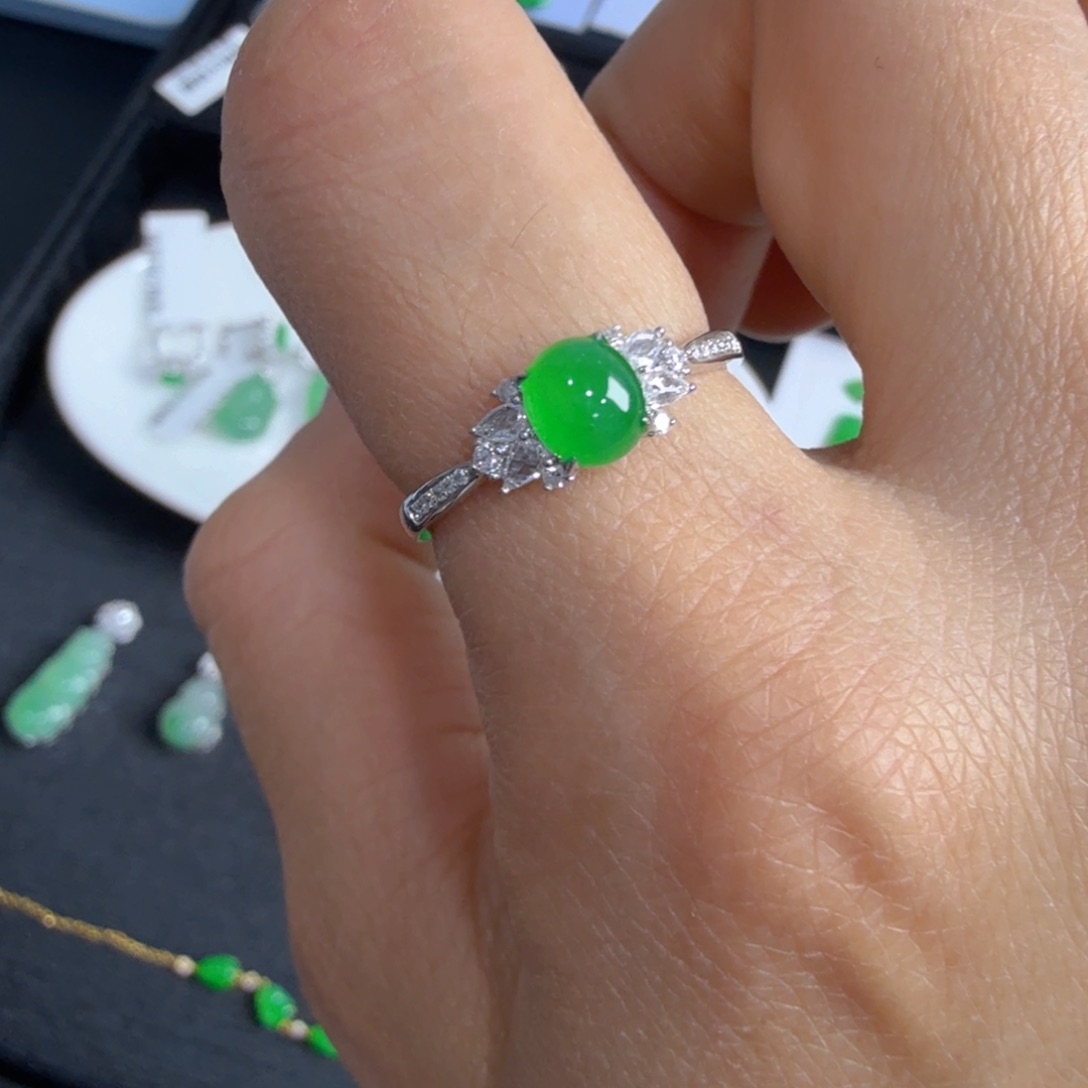 翡翠吊坠(不含链)18K金镶嵌绿蛋