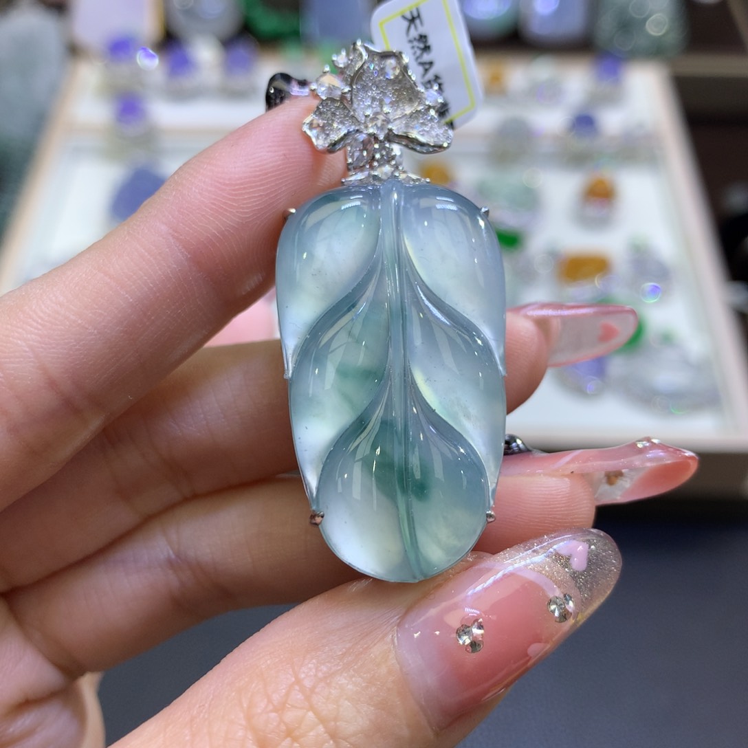 翡翠颈饰18K金镶嵌翡翠